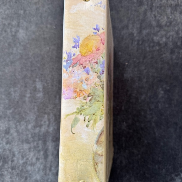 2 Photo Albums w/flower design - Picture 3 of 4